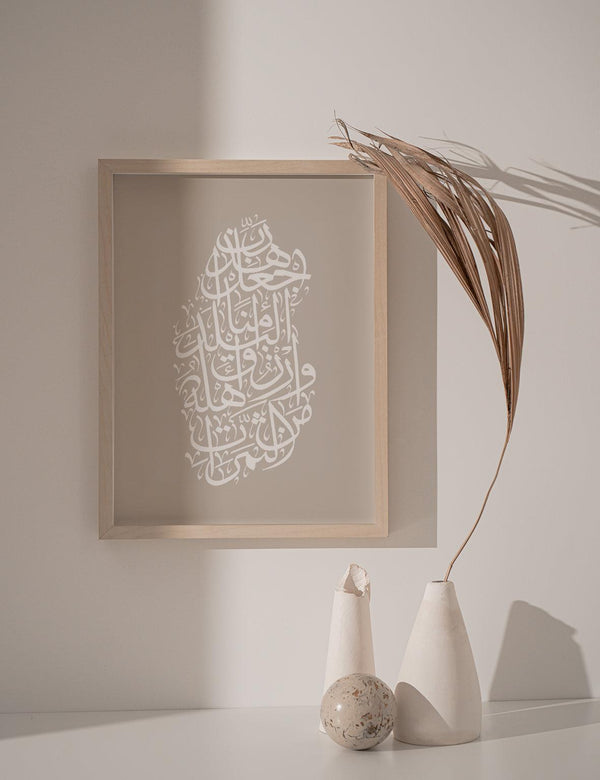 Calligraphy Qatar, Stone / White - Doenvang